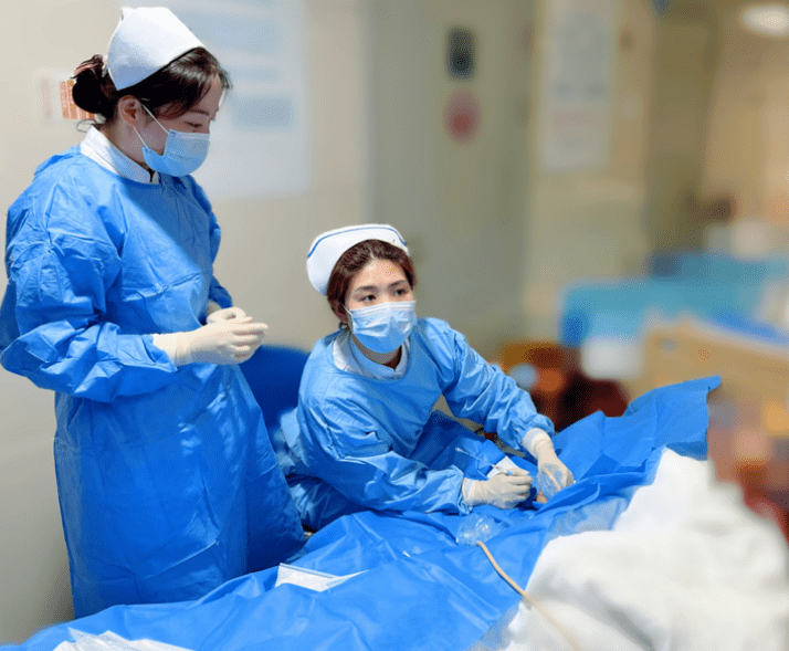 The Department of Thoracic Surgery of Peoples Hospital of Wuhan University successfully placed Mini midline catheter for a 93 -year- old patient.
